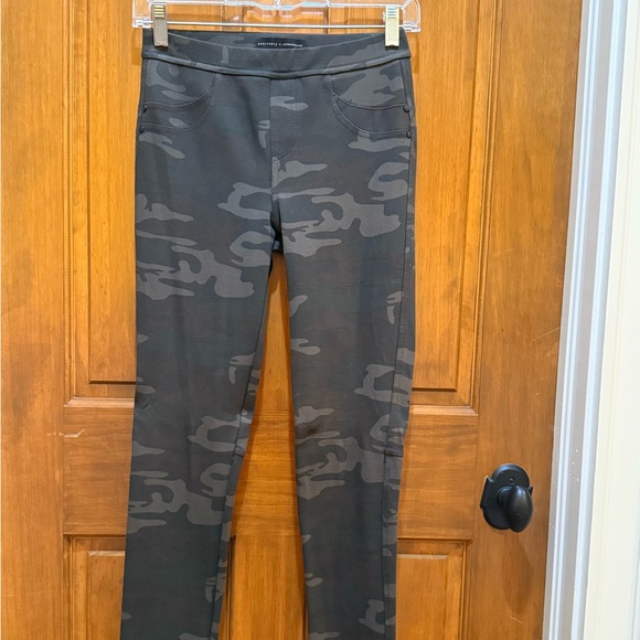 Sanctuary x Anthropologie Camouflage Pattern Leggings - Picture 1 of 12